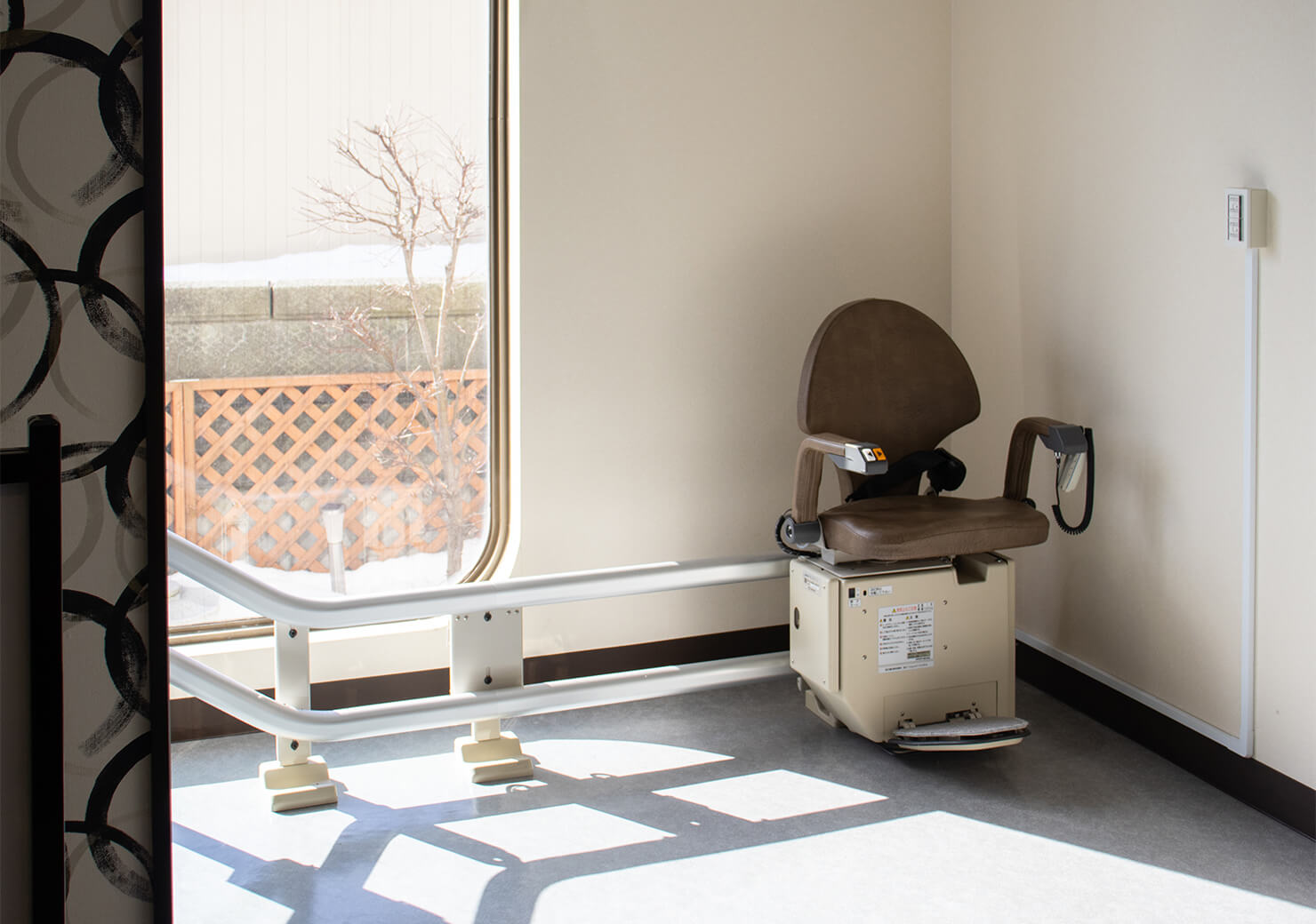 いす式階段昇降機